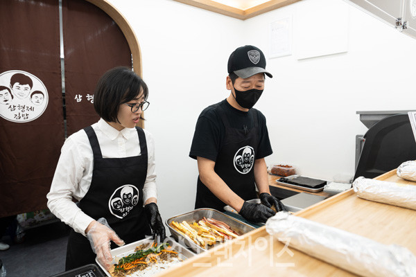 삼형제김밥 석계점 전병철 점주, 박미영 대표 ⓒ  사진 이현석 팀장